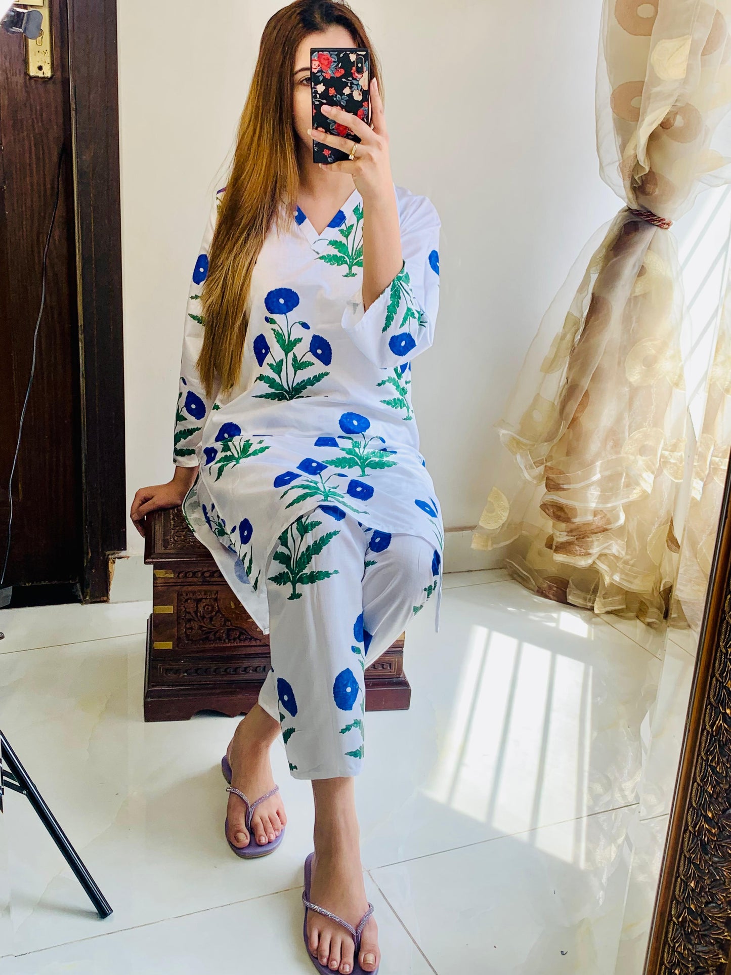 Floral Tulip print 2pc Stitched Arabic Lawn